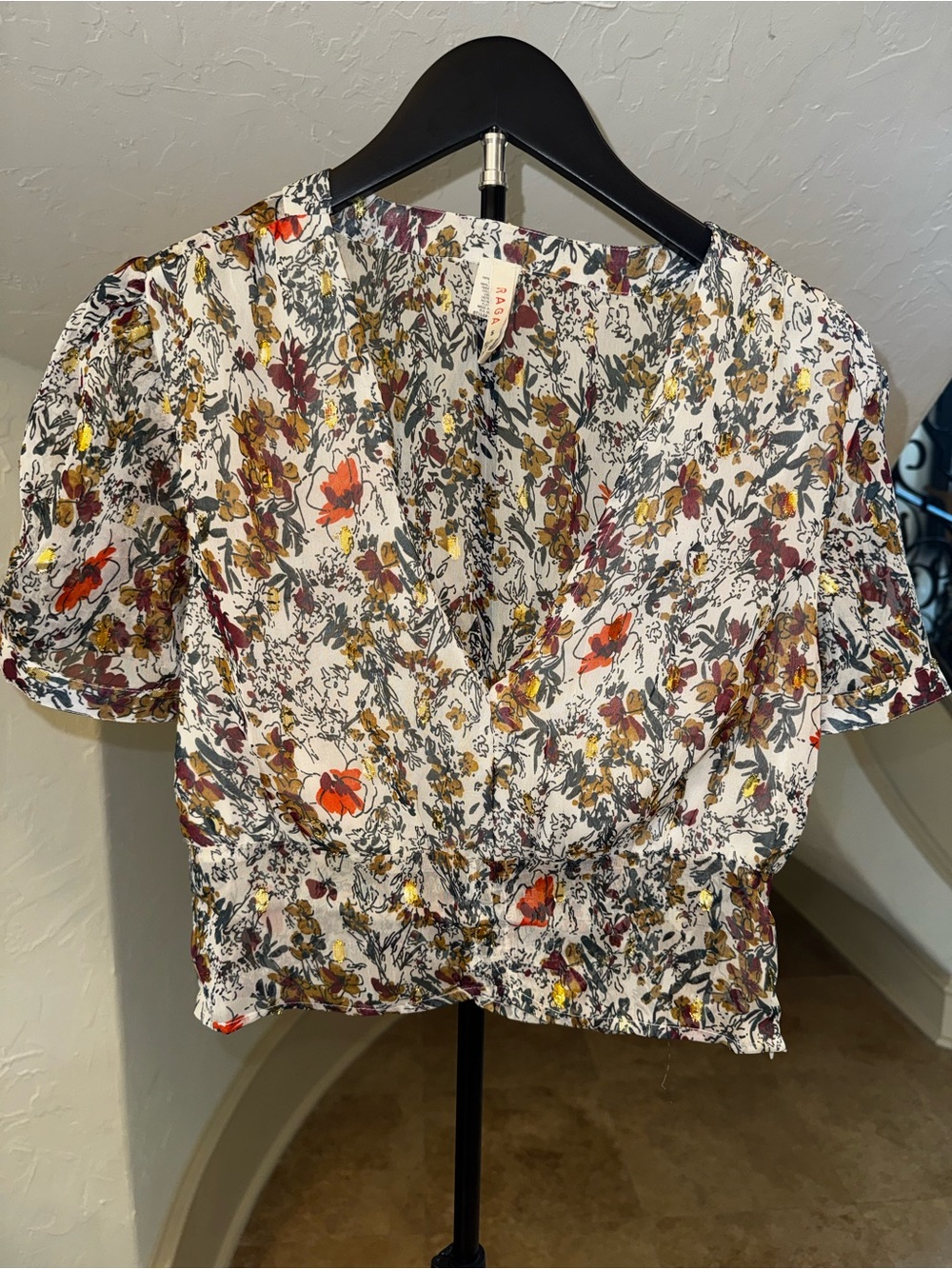 Anthropology RAGA Cream Floral V-Neck Puff Sleeve Cropped Blouse